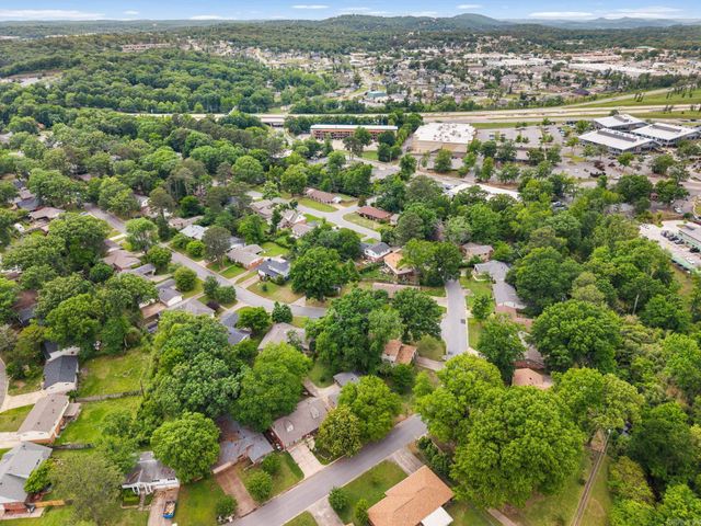 44 Warwick Road, Little Rock, AR 72205