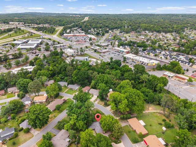 44 Warwick Road, Little Rock, AR 72205