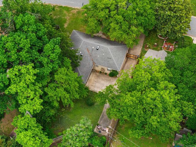 44 Warwick Road, Little Rock, AR 72205
