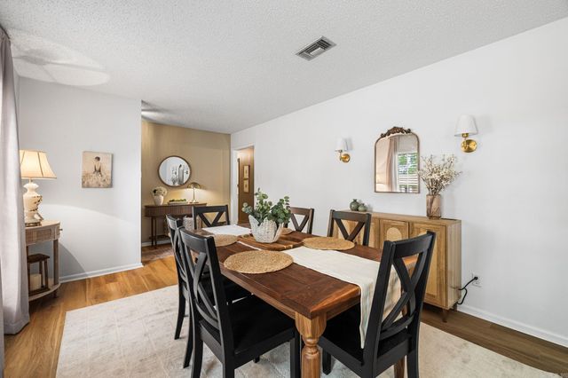 44 Warwick Road, Little Rock, AR 72205