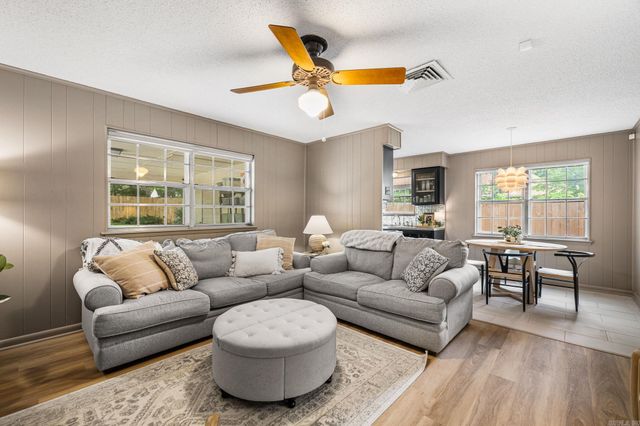 44 Warwick Road, Little Rock, AR 72205