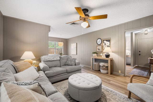 44 Warwick Road, Little Rock, AR 72205