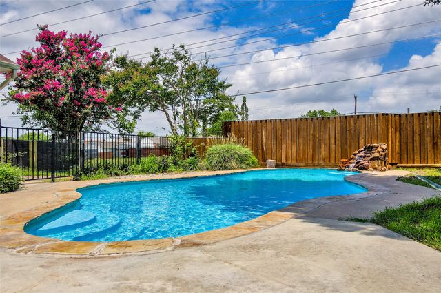 1827 Robert Jones Drive, Mesquite, TX 75150