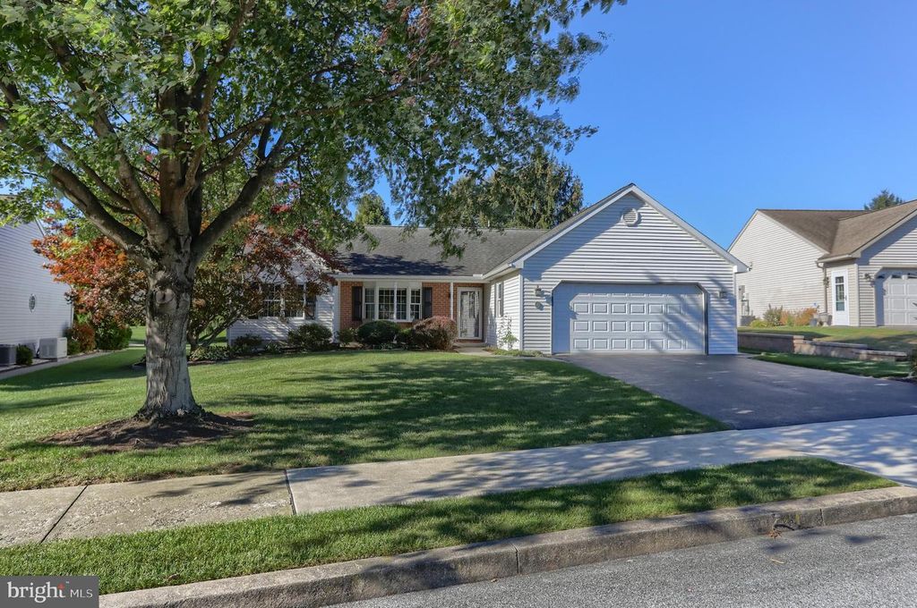 3 ARBOR DR, Myerstown, PA 17067