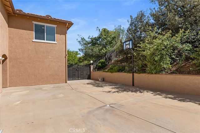 4068 Shady Ridge Circle, Corona, CA 92881