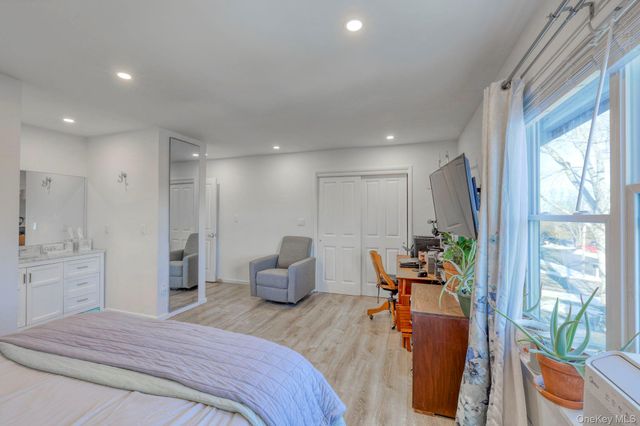 22 Red Barn Lane, Middletown, NY 10940