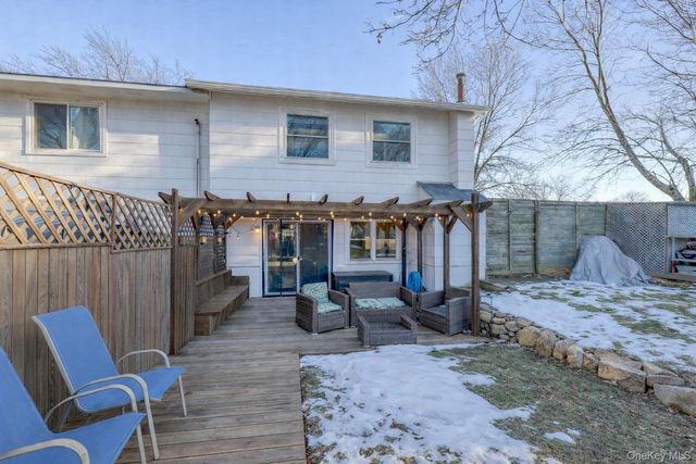 22 Red Barn Lane, Middletown, NY 10940