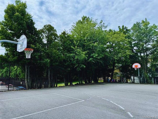 22 Red Barn Lane, Middletown, NY 10940