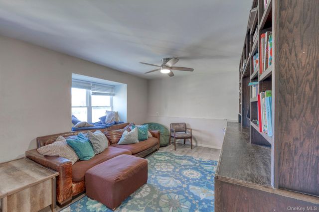 22 Red Barn Lane, Middletown, NY 10940