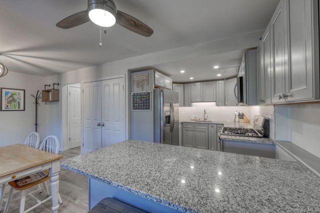 22 Red Barn Lane, Middletown, NY 10940