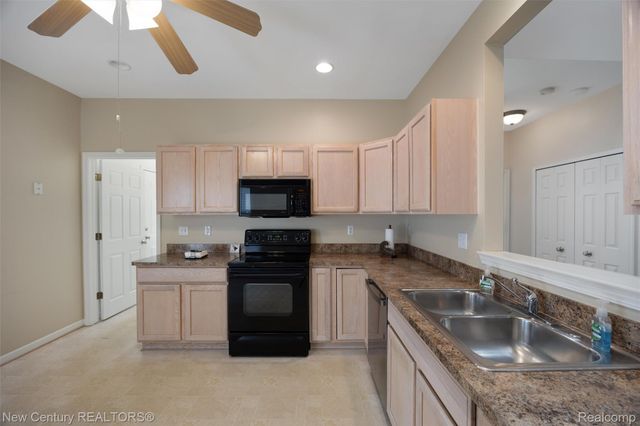 3561 Grove Lane, Auburn Hills, MI 48326