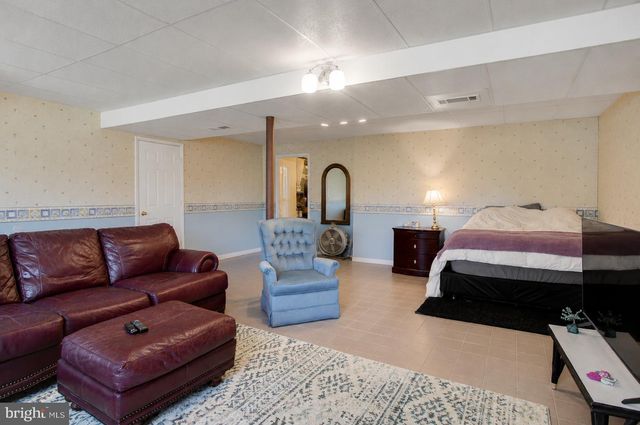 2 REDBUD DR, Mechanicsburg, PA 17050