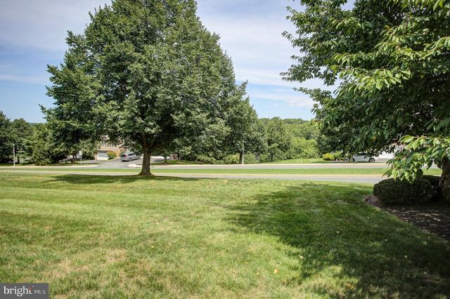 2 REDBUD DR, Mechanicsburg, PA 17050