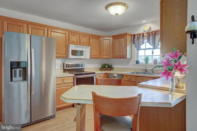 2 REDBUD DR, Mechanicsburg, PA 17050
