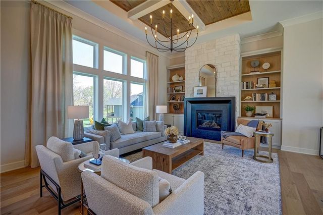 2 Sequoyah Point, Lake Winnebago, MO 64034