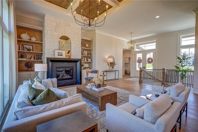 2 Sequoyah Point, Lake Winnebago, MO 64034