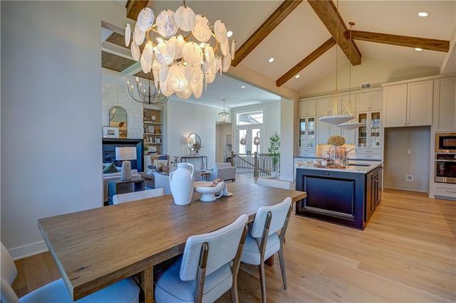 2 Sequoyah Point, Lake Winnebago, MO 64034