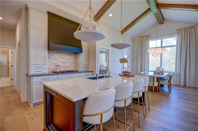 2 Sequoyah Point, Lake Winnebago, MO 64034