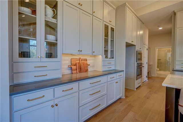 2 Sequoyah Point, Lake Winnebago, MO 64034