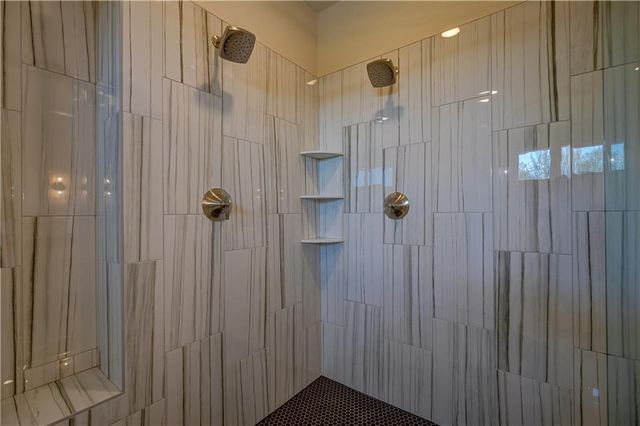 2 Sequoyah Point, Lake Winnebago, MO 64034