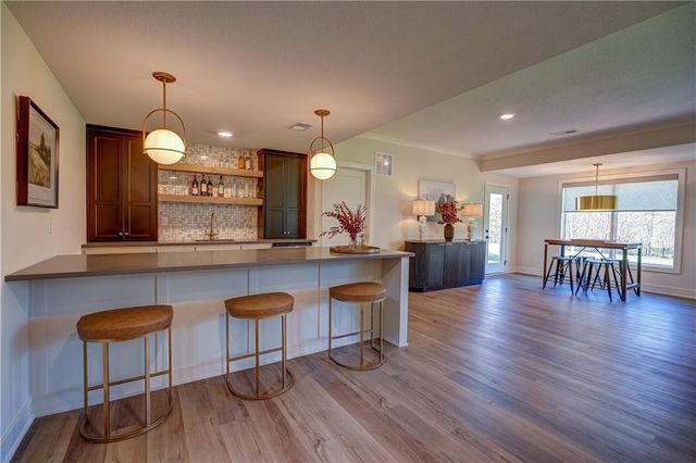 2 Sequoyah Point, Lake Winnebago, MO 64034