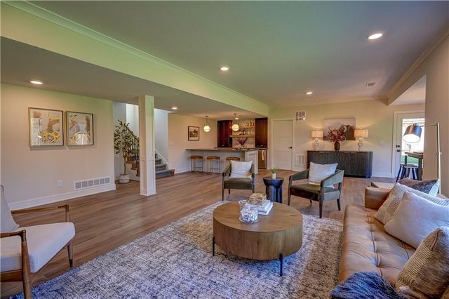 2 Sequoyah Point, Lake Winnebago, MO 64034