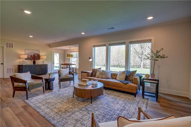 2 Sequoyah Point, Lake Winnebago, MO 64034