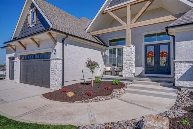 2 Sequoyah Point, Lake Winnebago, MO 64034