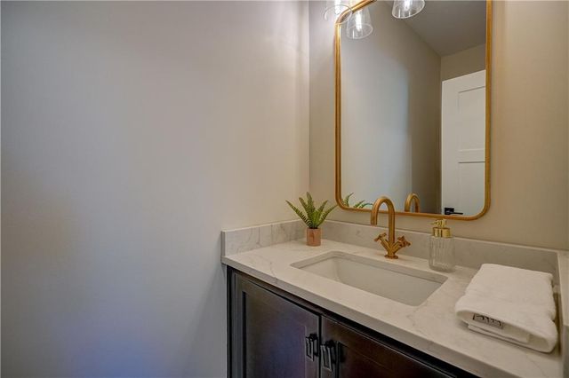 2 Sequoyah Point, Lake Winnebago, MO 64034