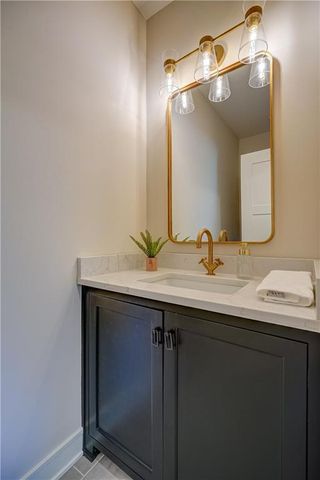 2 Sequoyah Point, Lake Winnebago, MO 64034