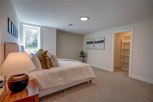 2 Sequoyah Point, Lake Winnebago, MO 64034