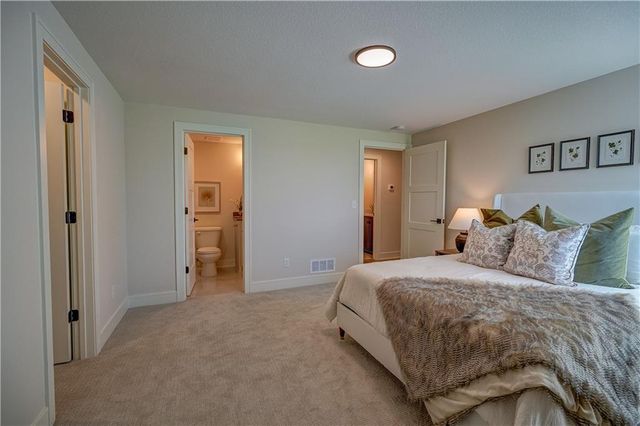 2 Sequoyah Point, Lake Winnebago, MO 64034