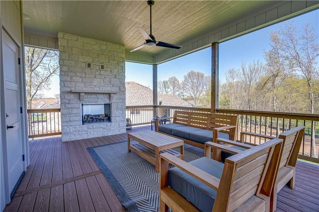 2 Sequoyah Point, Lake Winnebago, MO 64034