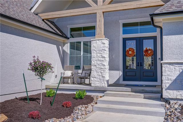 2 Sequoyah Point, Lake Winnebago, MO 64034