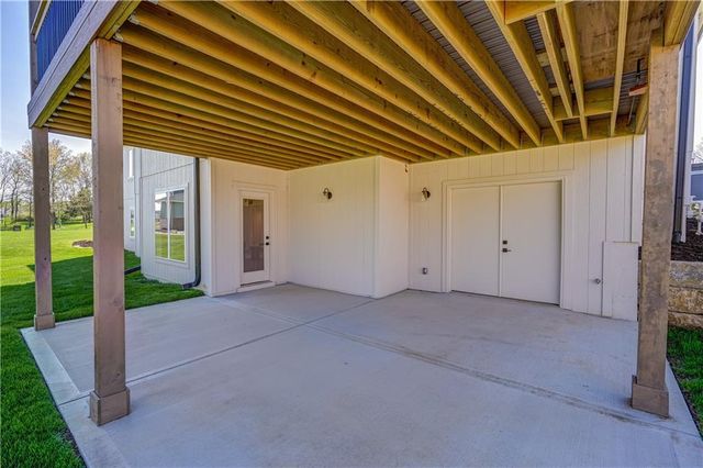 2 Sequoyah Point, Lake Winnebago, MO 64034