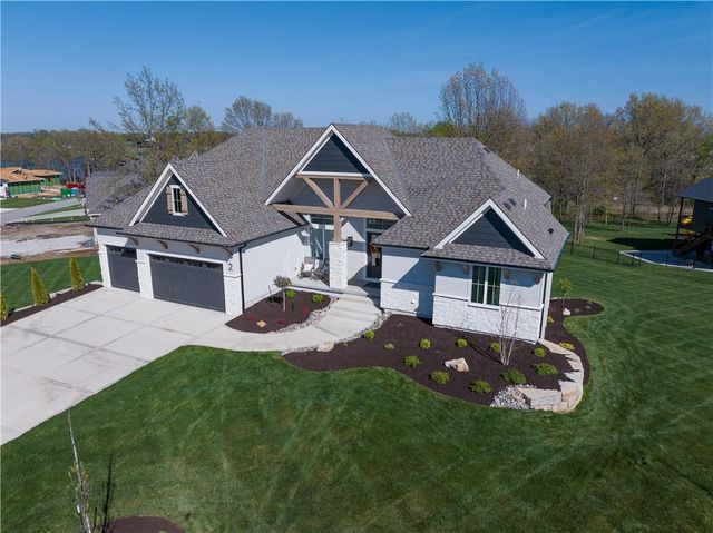 2 Sequoyah Point, Lake Winnebago, MO 64034