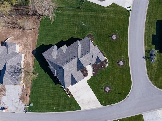 2 Sequoyah Point, Lake Winnebago, MO 64034