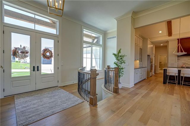 2 Sequoyah Point, Lake Winnebago, MO 64034