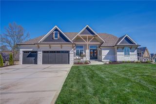 2 Sequoyah Point, Lake Winnebago, MO 64034
