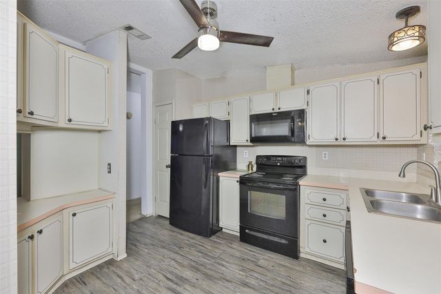 38992 STAPLEY CIRCLE, Zephyrhills, FL 33540