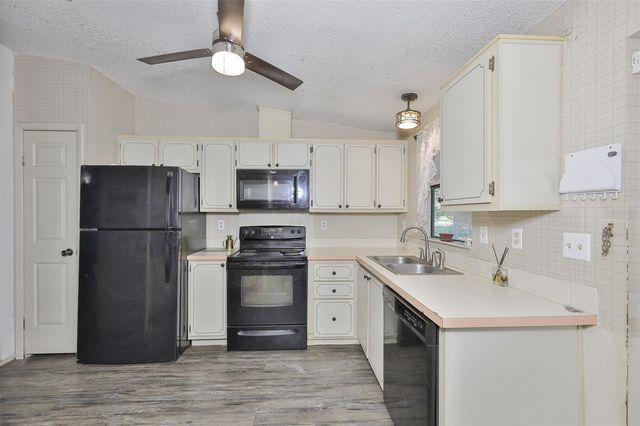 38992 STAPLEY CIRCLE, Zephyrhills, FL 33540