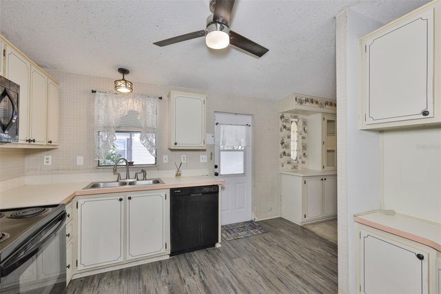 38992 STAPLEY CIRCLE, Zephyrhills, FL 33540