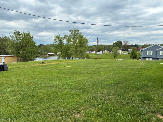 78 Magnolia Drive, New Cumberland, WV 26047