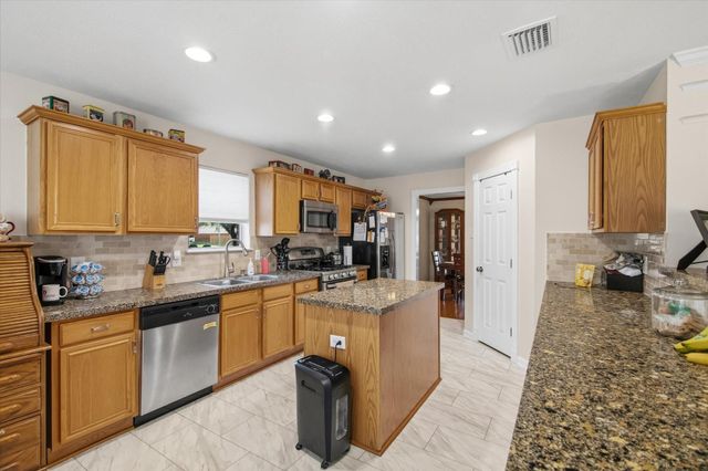 1102 Glenmeadows Drive, La Porte, TX 77571