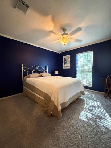 1102 Glenmeadows Drive, La Porte, TX 77571