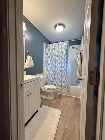 1102 Glenmeadows Drive, La Porte, TX 77571