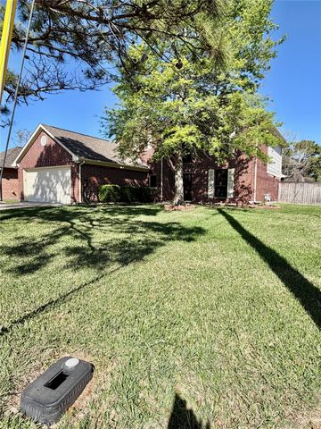 1102 Glenmeadows Drive, La Porte, TX 77571