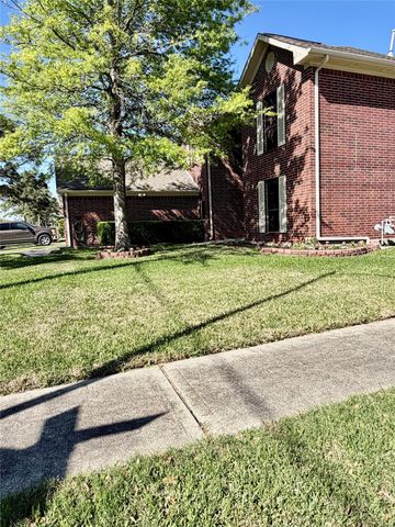 1102 Glenmeadows Drive, La Porte, TX 77571