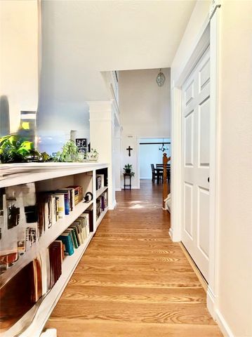 1102 Glenmeadows Drive, La Porte, TX 77571