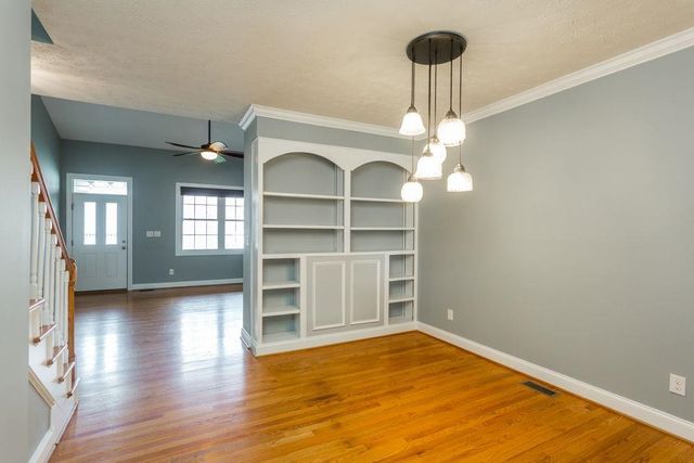 111 VILLA VIEW DR, Staunton, VA 22401